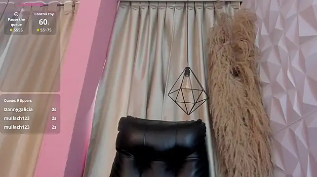 Chat +18 de miahills__ ao vivo