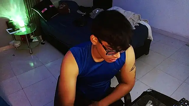 Mr_yisuzz Live XXX-chat