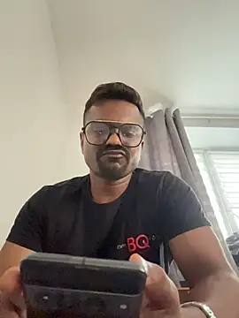 bhagihero Show in webcam