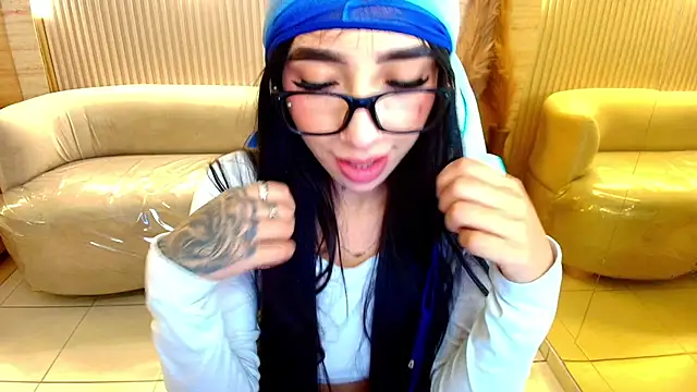 Chloe__r's Live XXX Chat