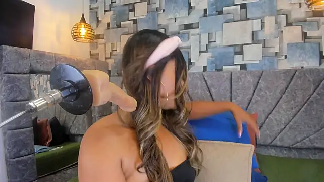 Chat +18 de angel_dthroatt ao vivo