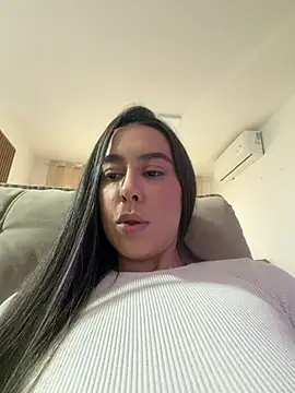 Show de Larah_222 na webcam