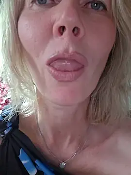 Chat XXX en directo de stellahere8
