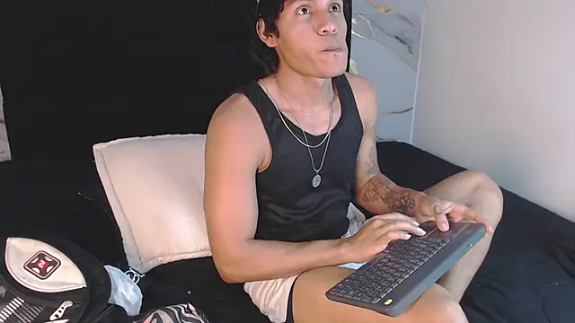 MaximilianRoth Show in webcam