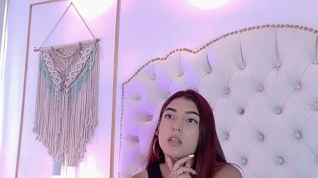 AriaStonne Adlı Modelin Canlı XXX Sohbeti
