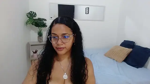 Mia_yarum_ Adlı Modelin Canlı XXX Sohbeti