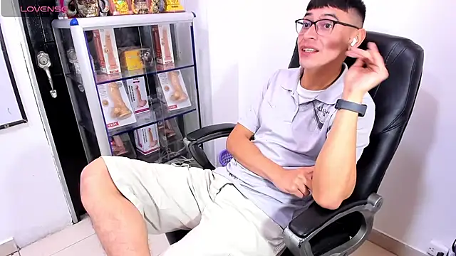 Alexx_bigcockk: вебкам-шоу