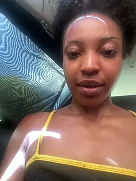 Queenkimi777 লাইভ XXX চ্যাট