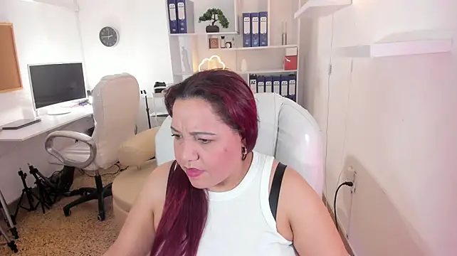 Crystal_mommy Adlı Modelin Canlı XXX Sohbeti