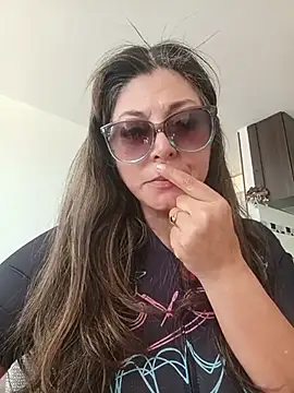 emma_tour's Webcam Show