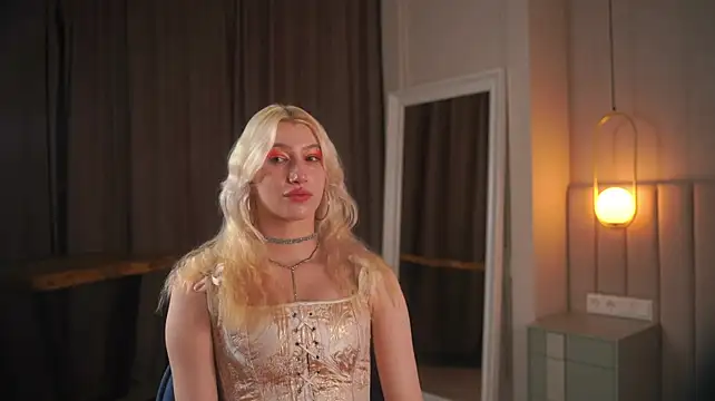 AlidaAstillero Adlı Modelin Canlı XXX Sohbeti