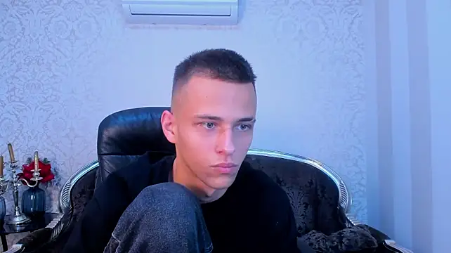 Show modela lucaskaur na web-kameri