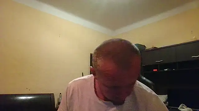 MrWhitePL Show in webcam