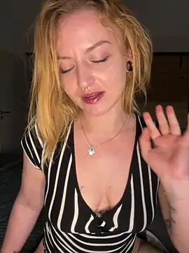 دردشة CherryyCheeks الجنسية المباشرة