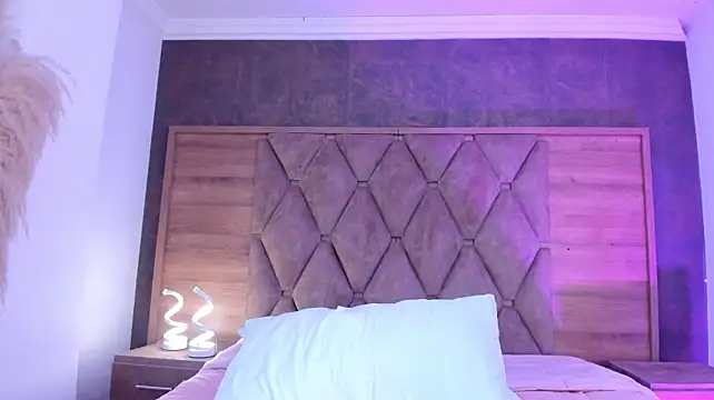 Chat +18 de CarolineFyre ao vivo