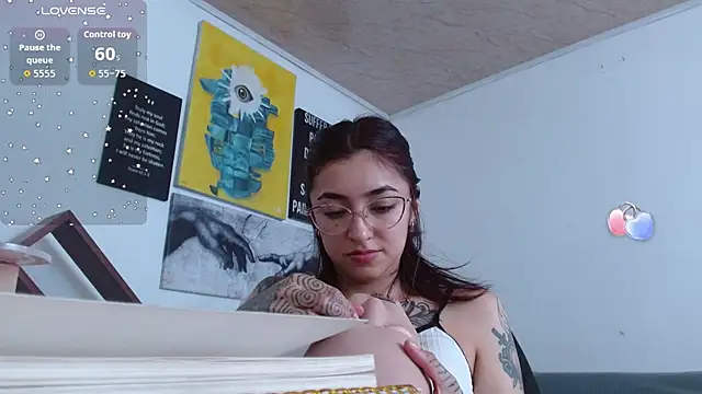 ZoeBakers_'s Live XXX Chat