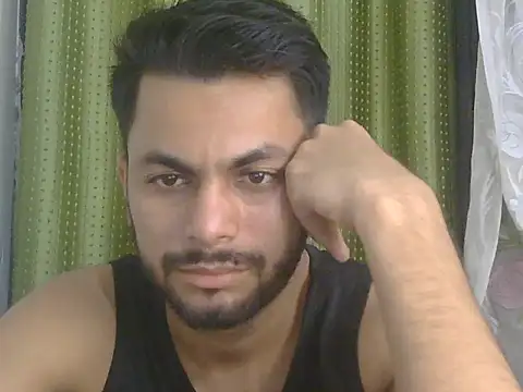 StubborndesiboyのライブXXXチャット