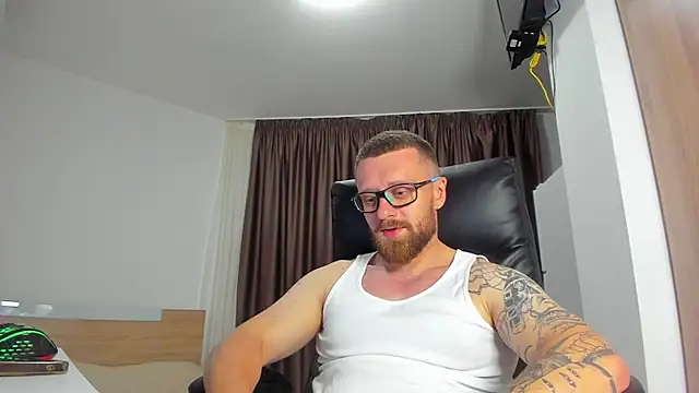 Show modela Findom_guy na web-kameri