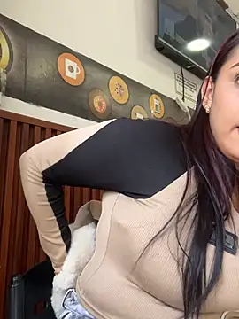 Sara-77's Webcam Show