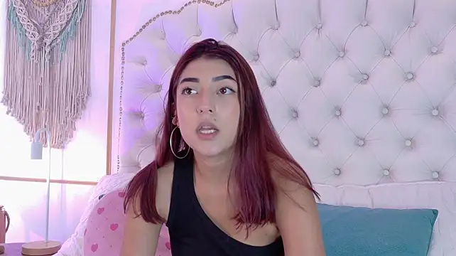 AriaStonne Adlı Modelin Canlı XXX Sohbeti