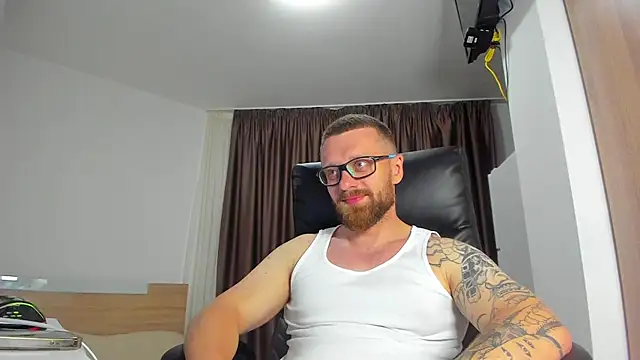 Show modela Findom_guy na web-kameri