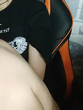 Aashikalaa Adlı Modelin Canlı XXX Sohbeti