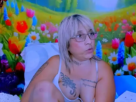Chat +18 de indianroxy ao vivo