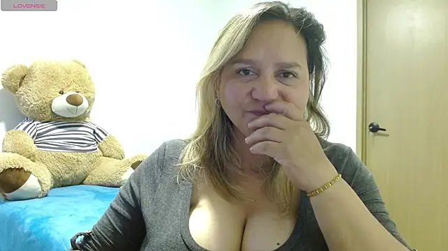 LauraReeves' Live XXX Chat