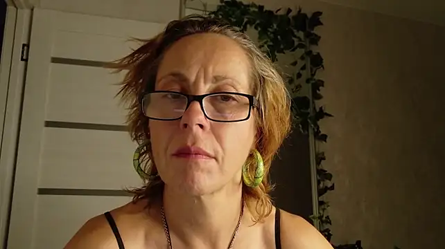 LioraWeissのライブXXXチャット