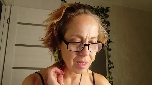 LioraWeiss Chat XXX live