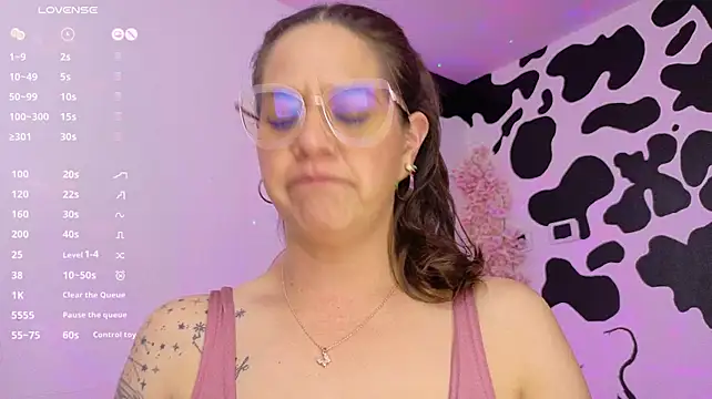 צ'אט XXX בשידור חי של Luciifeer_