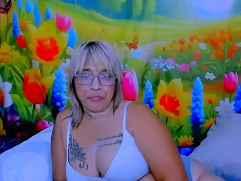 indianroxyn Live XXX chat