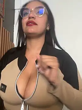 Chat +18 de Sara-77 ao vivo