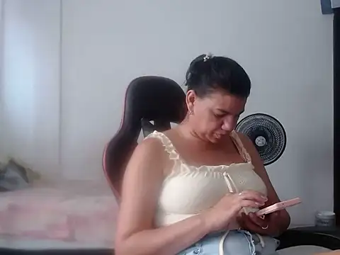 Adriana_0312 라이브 XXX 채팅