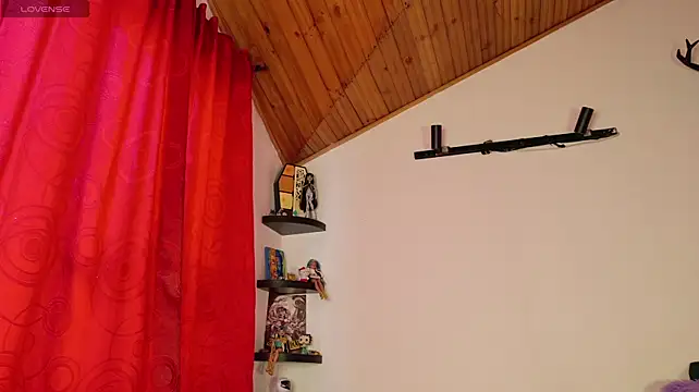Juana_777: διαδικτυακό σόου στην κάμερα