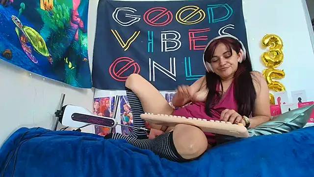 LovelyAzucena Live XXX Chat