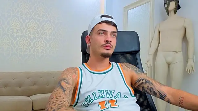 BrandonTate: онлайн-секс-чат
