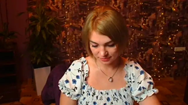 CuttieEmma's Live XXX Chat