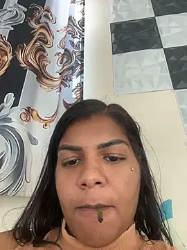 Chat +18 de Indiazinhax ao vivo