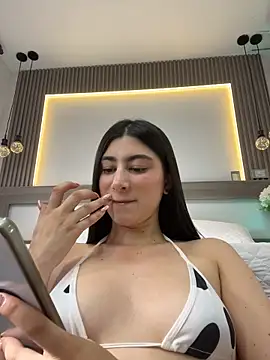 evelyn_hills Chat XXX live