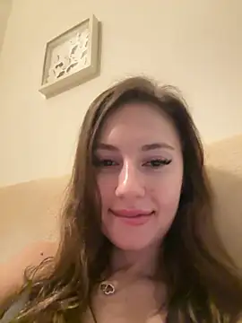 MayaSpringX élő XXX-chatje