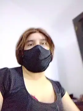 banouti28 Adlı Modelin Canlı XXX Sohbeti