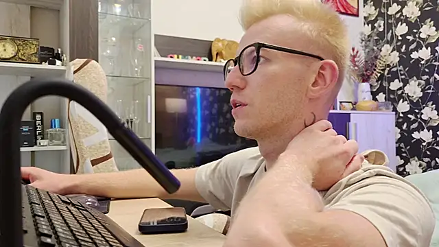 Vuitton – Naživo XXX chat