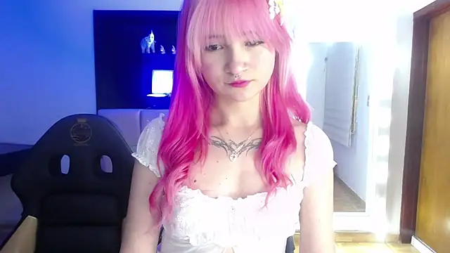 _Charlotte_Collins_'s Live XXX Chat