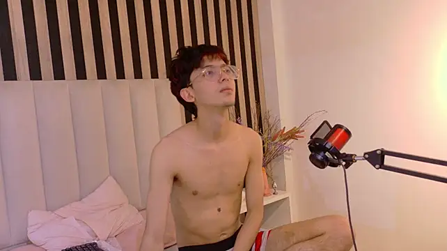 Show modela Twink_Sebas7 na web-kameri