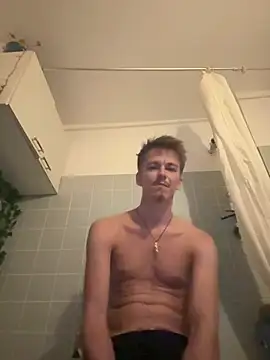 Chat +18 de Toyjungee ao vivo