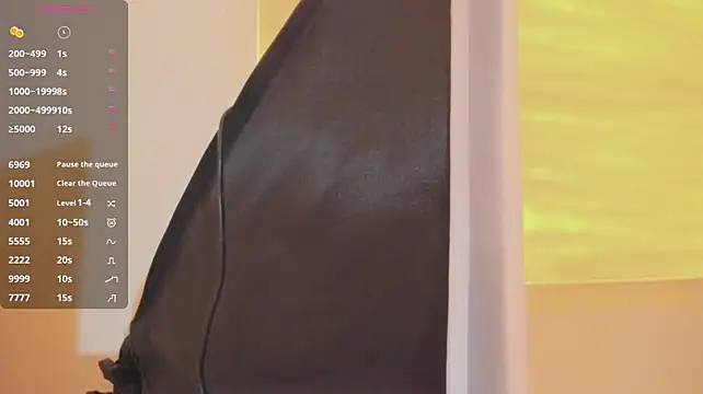 Chat +18 de ElaVictoria ao vivo