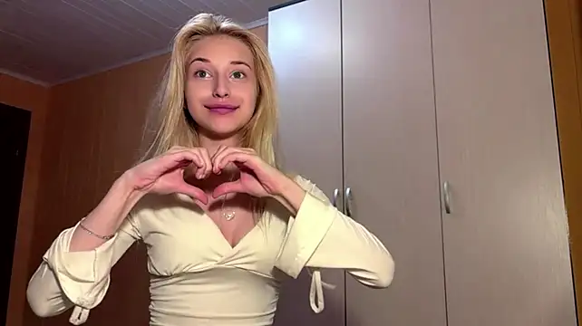 XXX chat uživo modela FiveFootBlonde