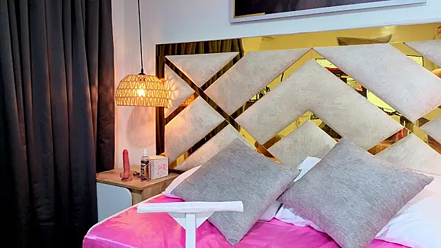 XXX chat uživo modela Dina_Elliss