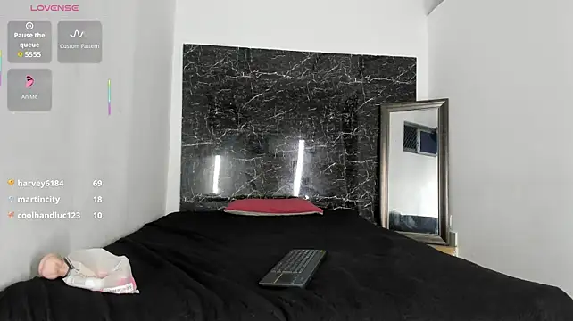 zoel-amber1 Show in webcam